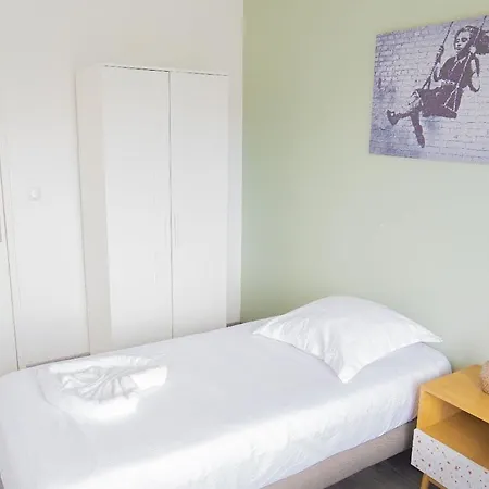 Apartment T5 Spacieux Metro Parking 2 Min Soleil