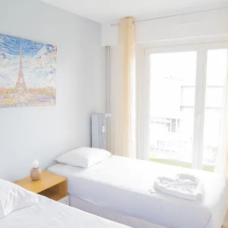T5 Spacieux Metro Parking 2 Min Soleil Apartment