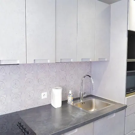Apartment T5 Spacieux Metro Parking 2 Min Soleil *